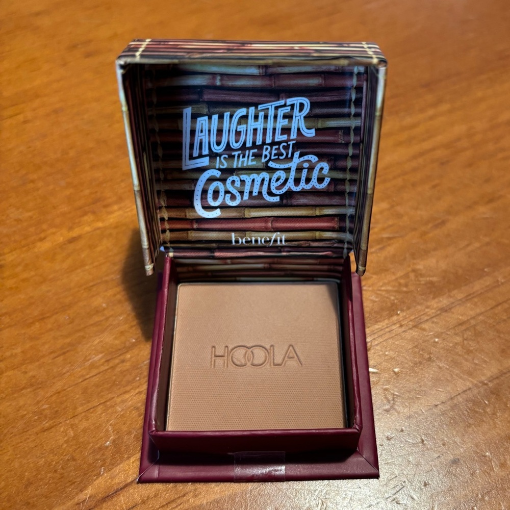 Benefit HOOLA Matte Bronzer - Picture 4 of 16